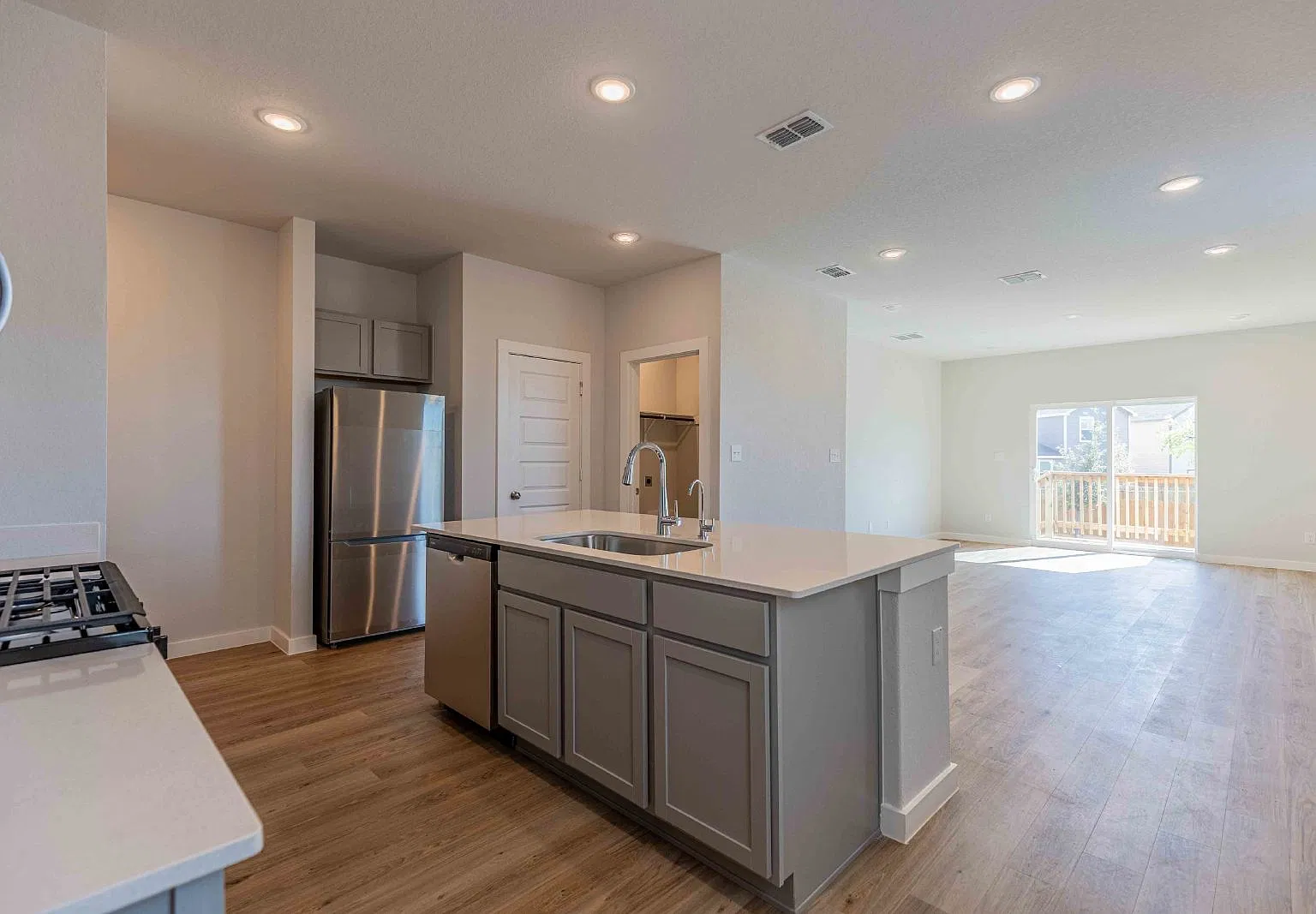4 bed, 2.0 bath, 1521 sqft, $1,795 — Photo 4