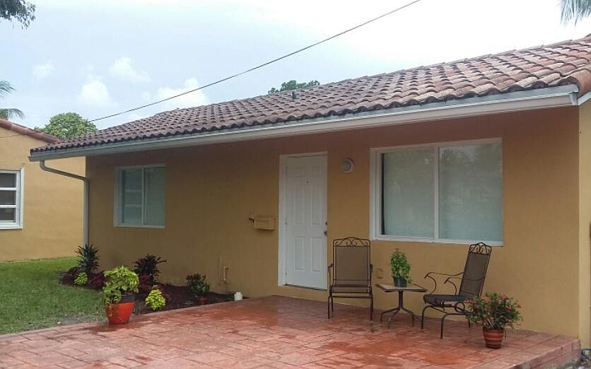 Entrance to Cozy Cottage