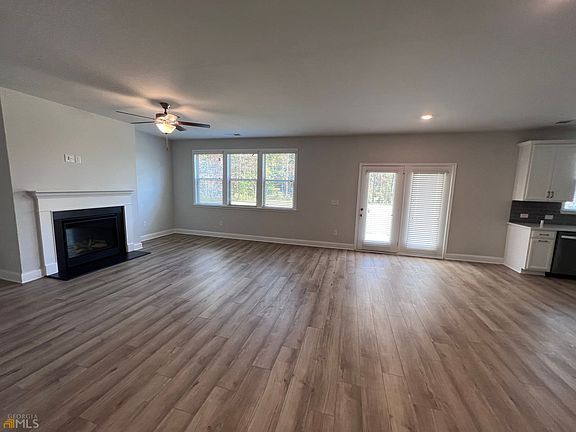 3rd image of 269 Caledonia Ct