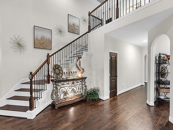 5th image of 14 Larchfield Ct