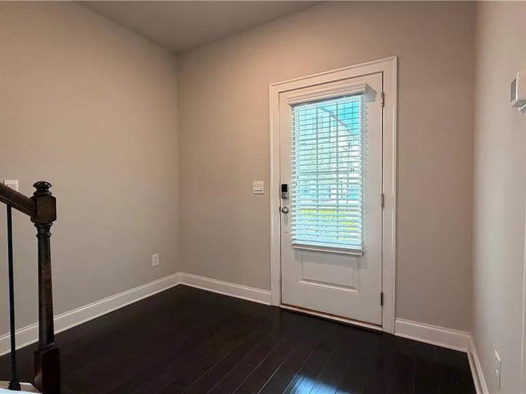 1012 Knoxboro Ln — Photo 3