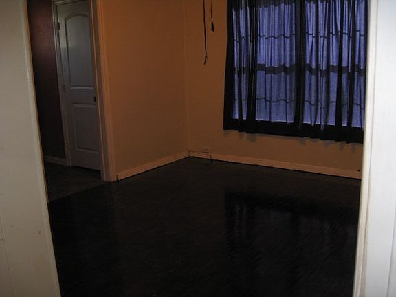 4th image of 6821 W Dunn St