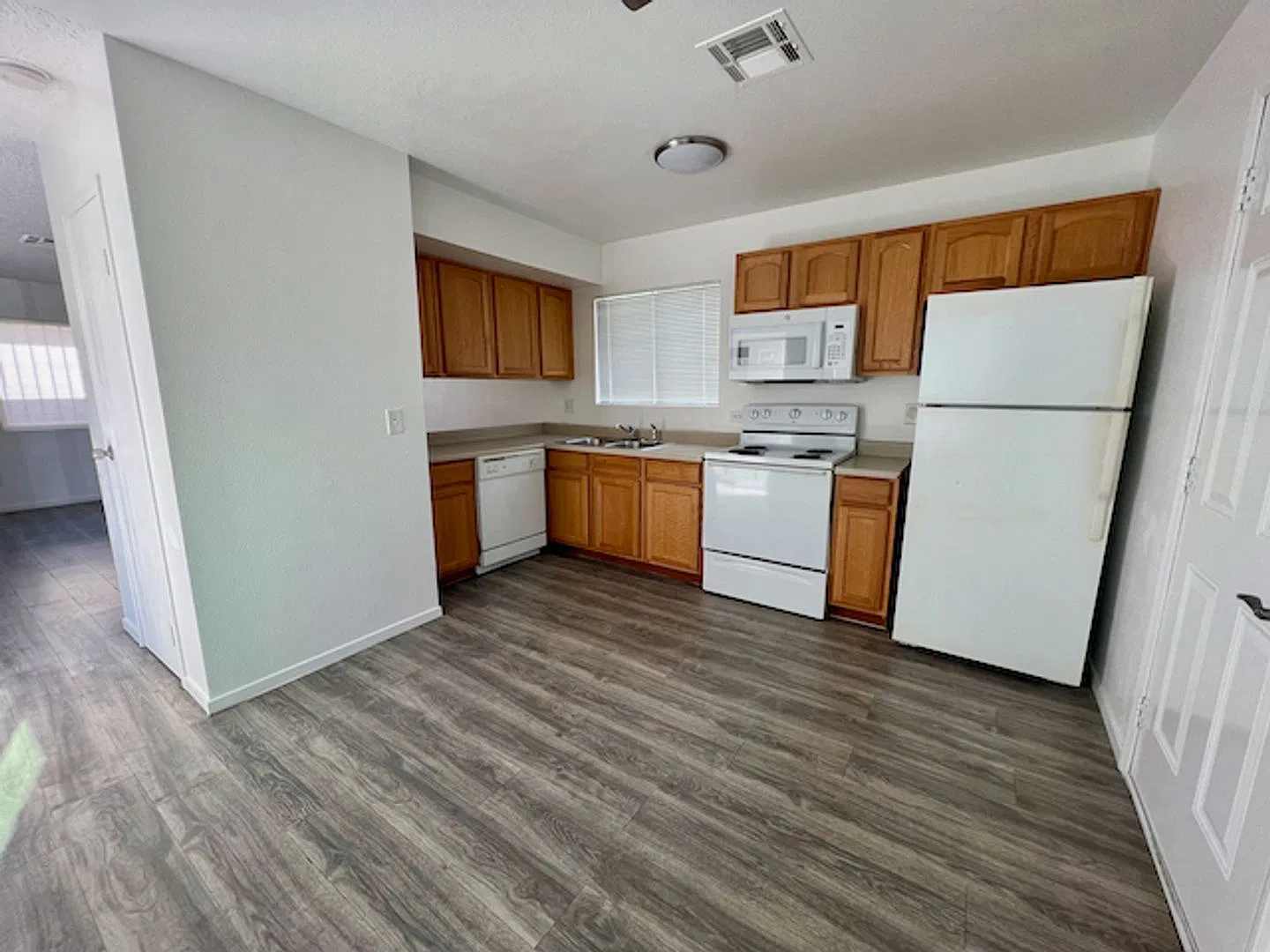 Recently Renovated 1 bedroom — Photo 1