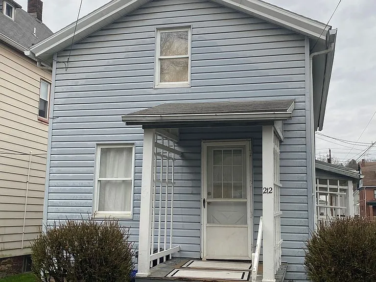212 E Walnut St — Photo 23