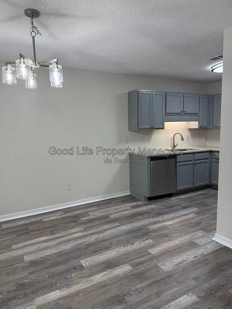 3 bed, 2.0 bath, 1150 sqft, $1,575 — Photo 2