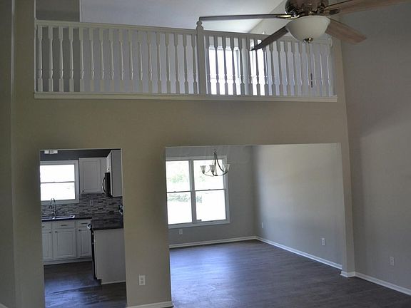 5th image of 1808 Creekview Dr