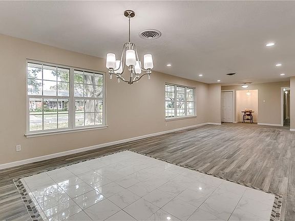 5th image of 4301 Selkirk Dr W