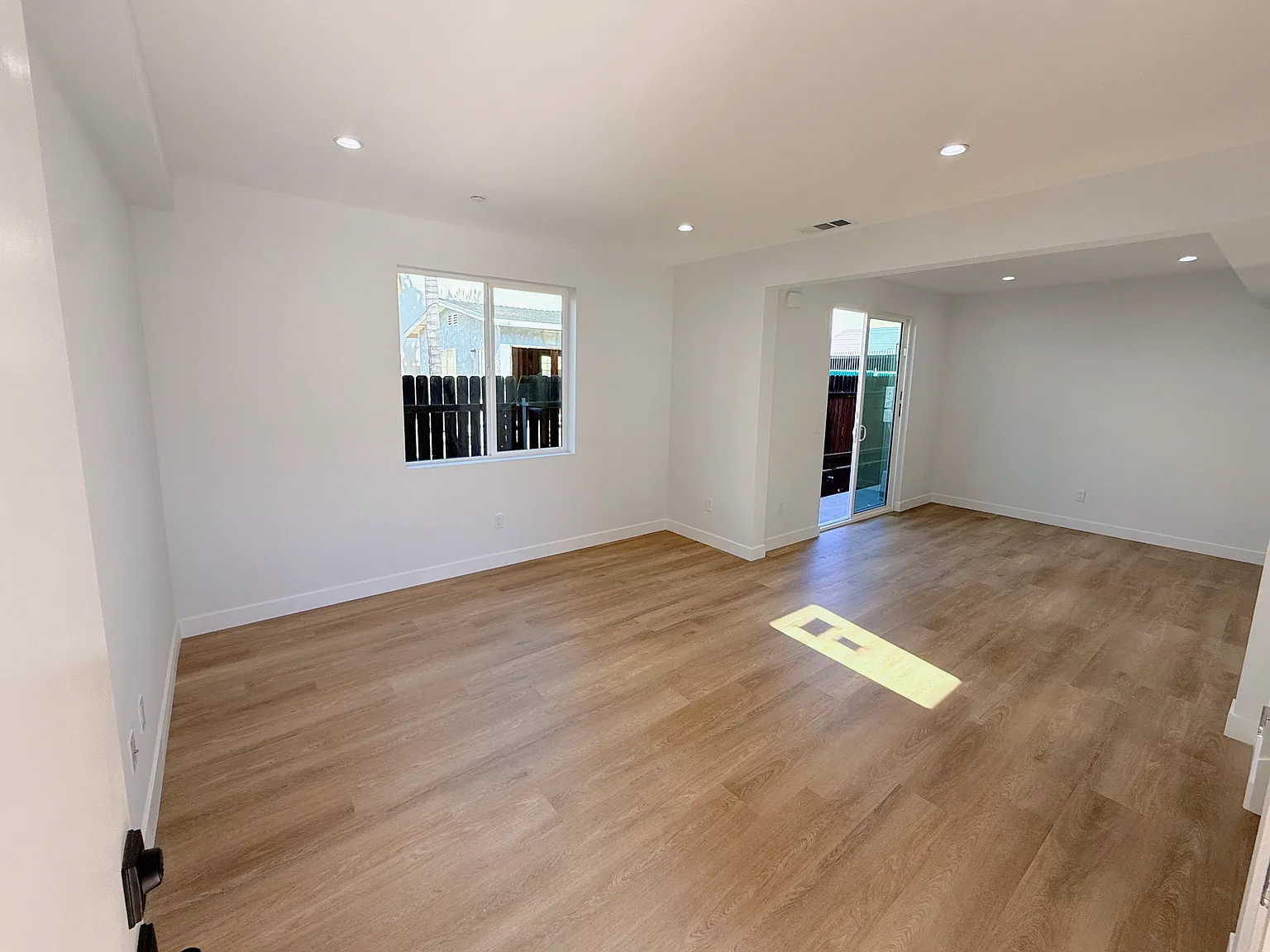 3 bed, 2.5 bath, 1000 sqft, $4,000 — Photo 1