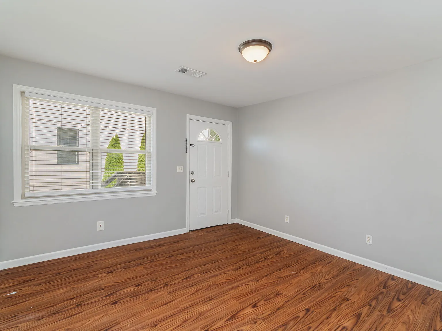 2751 Jersey Ave — Photo 2