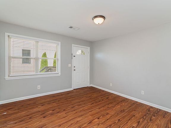 3rd image of 2751 Jersey Ave #2