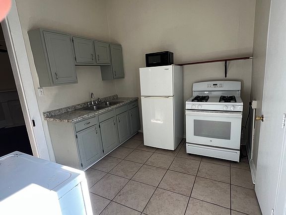 5th image of 1362 Laharpe St