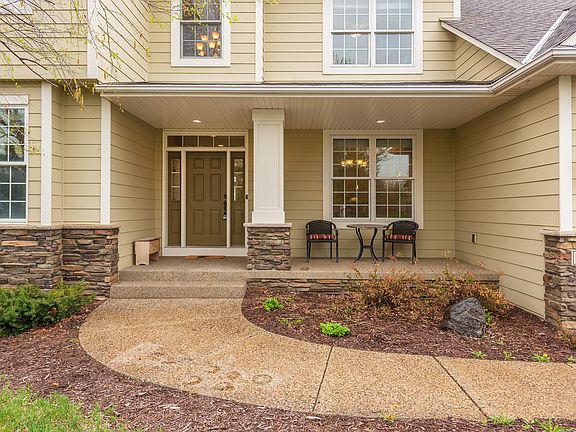 2nd image of 974 Woodview Cir