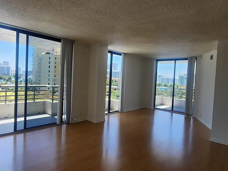 3300 NE 191st St #818 — Photo 6