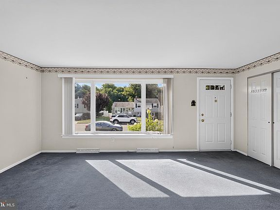 3rd image of 11614 Barlow St