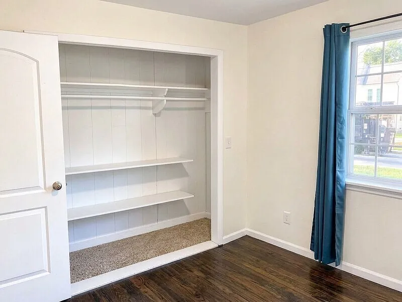 3 bed, 2.0 bath, 1242 sqft, $2,000 — Photo 3