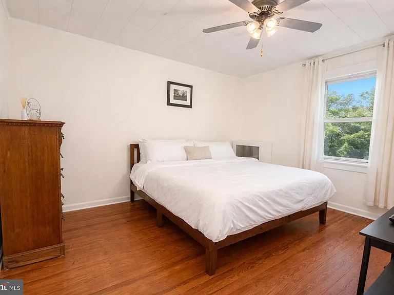 131 Livingston Ave — Photo 6