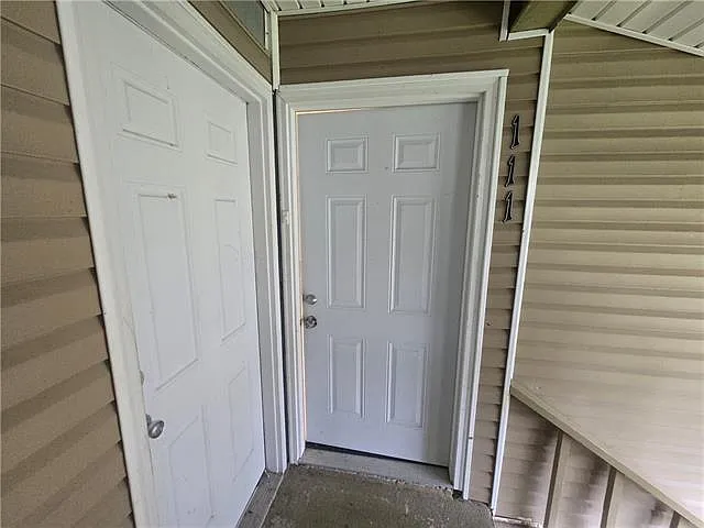 3 bed, 2.0 bath, 1050 sqft, $1,300 — Photo 2