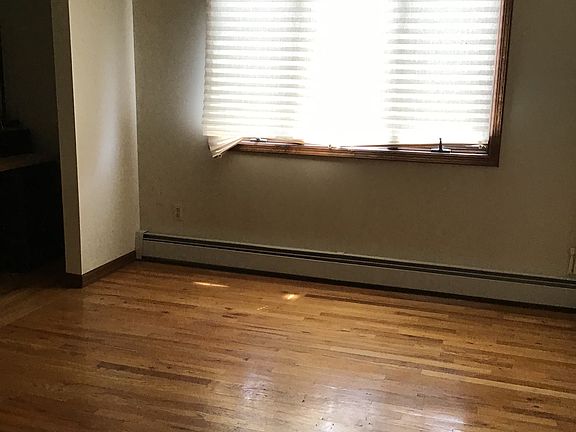 DR both floors 9’x13’