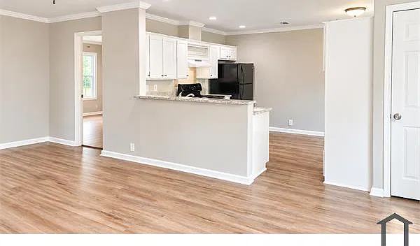 3 bed, 1210 sqft, $1,499 — Photo 2