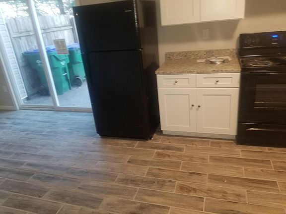 3rd image of 221 Knightsmanor Ct #221