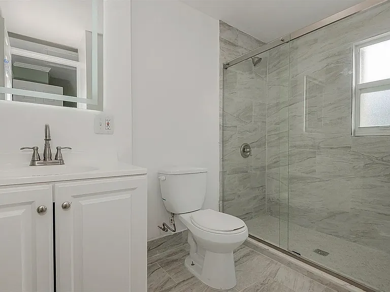 224 SW 15th St #3 — Photo 11