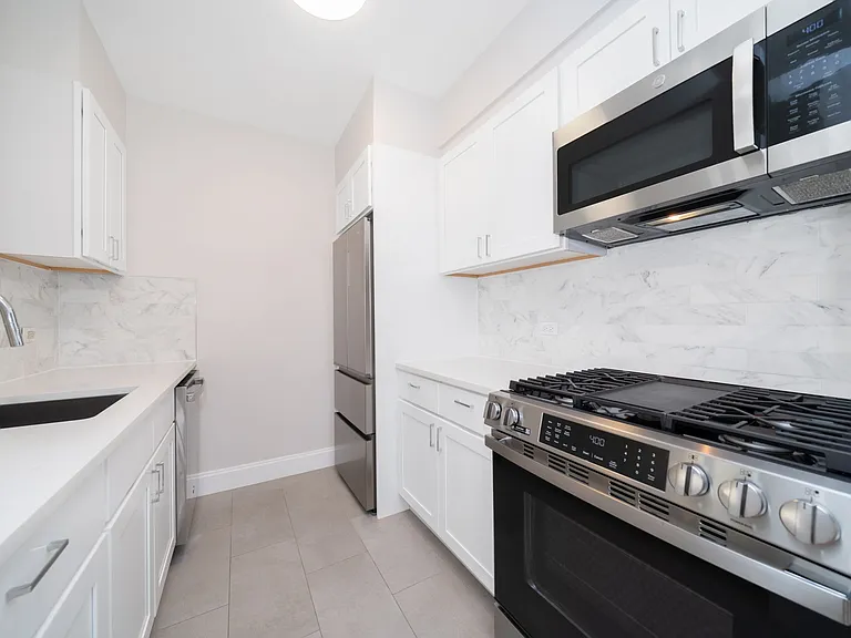 140 Riverside Blvd #402 — Photo 4