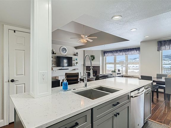 2nd image of 980 Lakepoint Drive #703