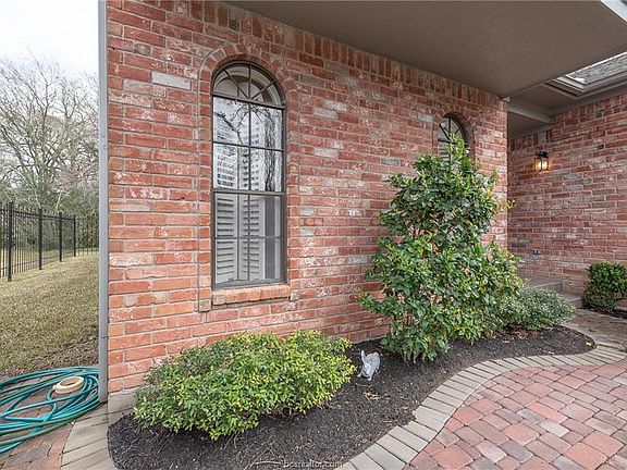 5th image of 9309 Stonebridge (pvt) Dr