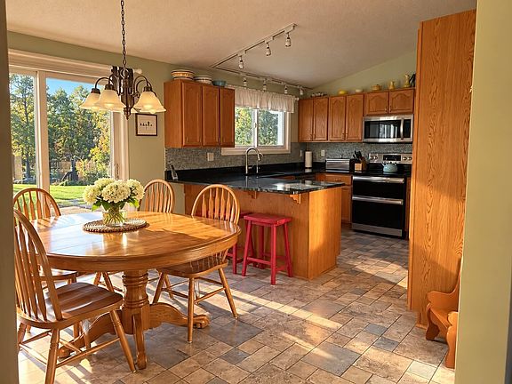 5th image of 9460 W Long Lake Rd