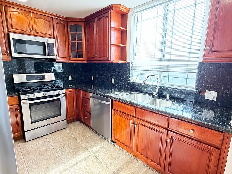 5132 Maplewood Ave #305 — Photo 9
