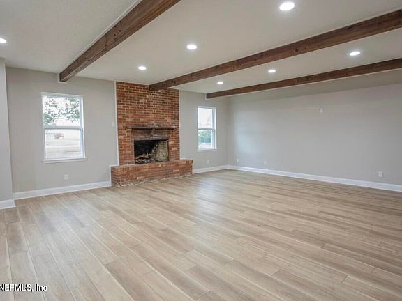 3rd image of 44259 Artesian Blvd