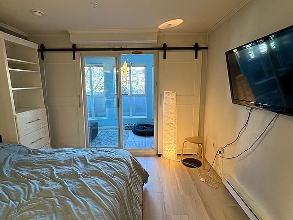 2nd image of 760 Kingsway #212