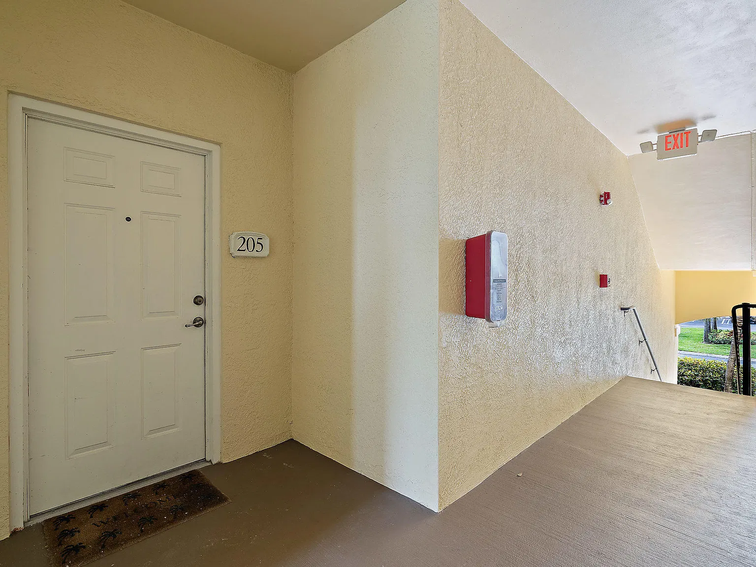 3 bed, 2.0 bath, 1395 sqft, $2,950 — Photo 4