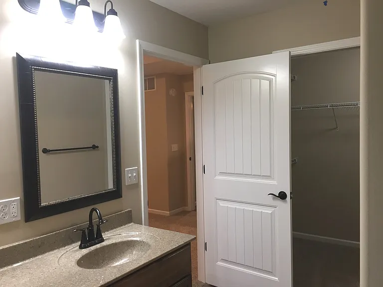 4039 Westminister Dr — Photo 10