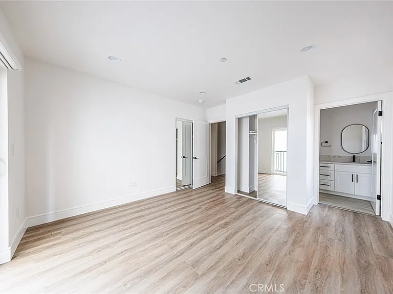 1243 N Sycamore Ave — Photo 32