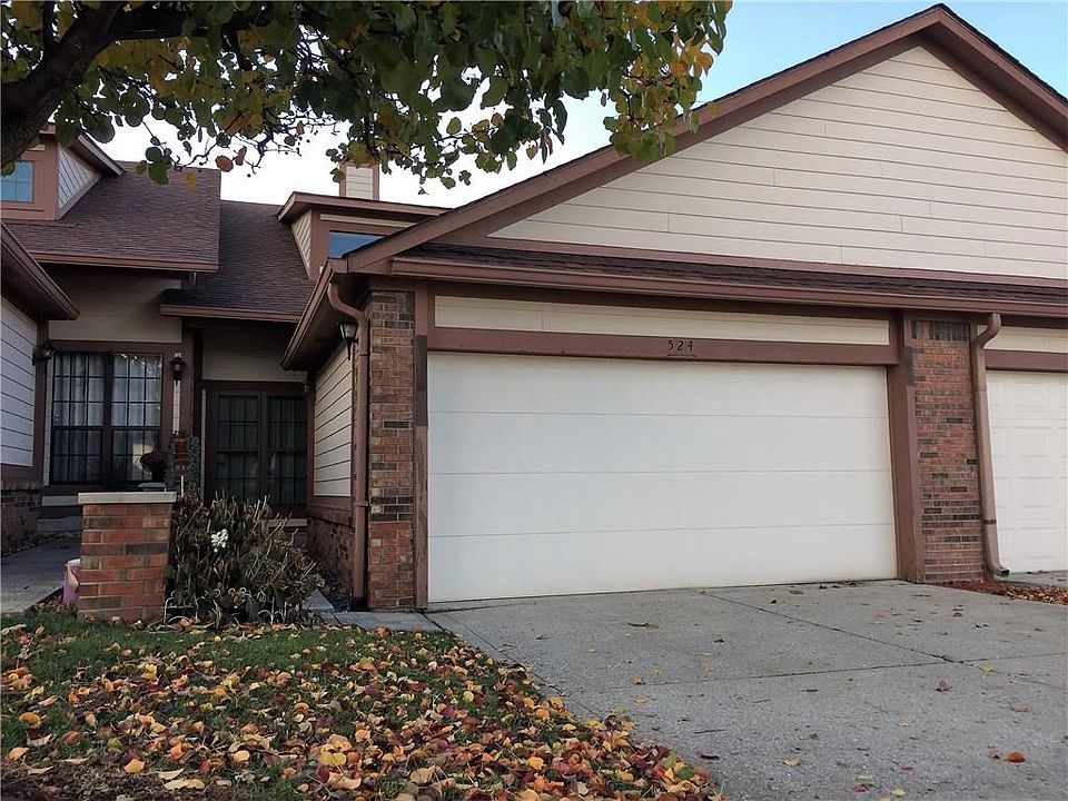 Great 2 bed, 2 bath condo on the golf course with lots of updates!
