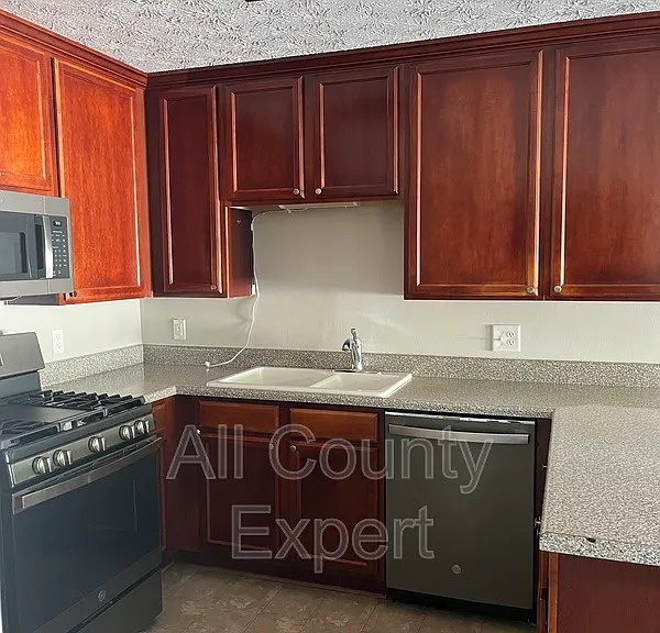 5480 Mountain Top Pl — Photo 3