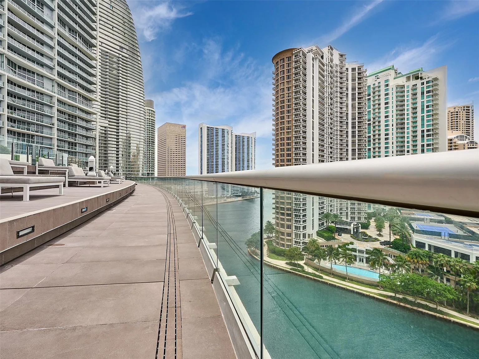 1 bed, 1.0 bath, 732 sqft, $3,400 — Photo 1