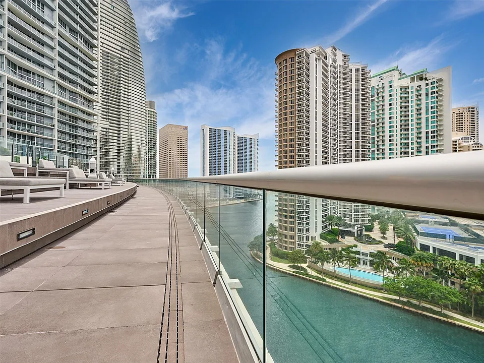 495 Brickell Ave #4506
