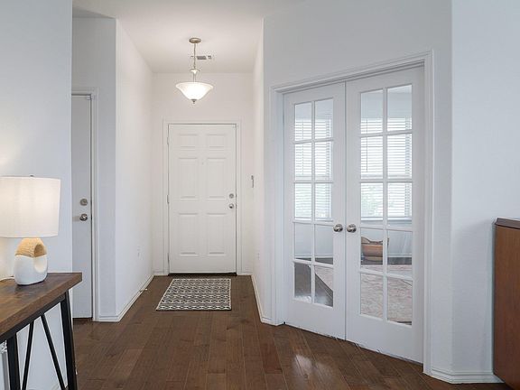 3rd image of 6829 Ellsworth Walk