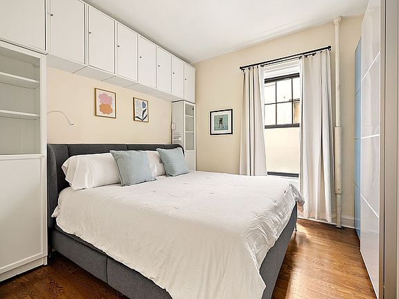 4th image of 3117 Broadway APT 10