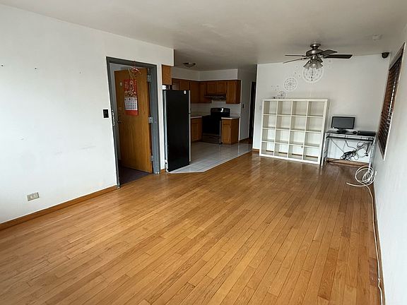 4th image of 1319 W 31st Pl Unit 2
