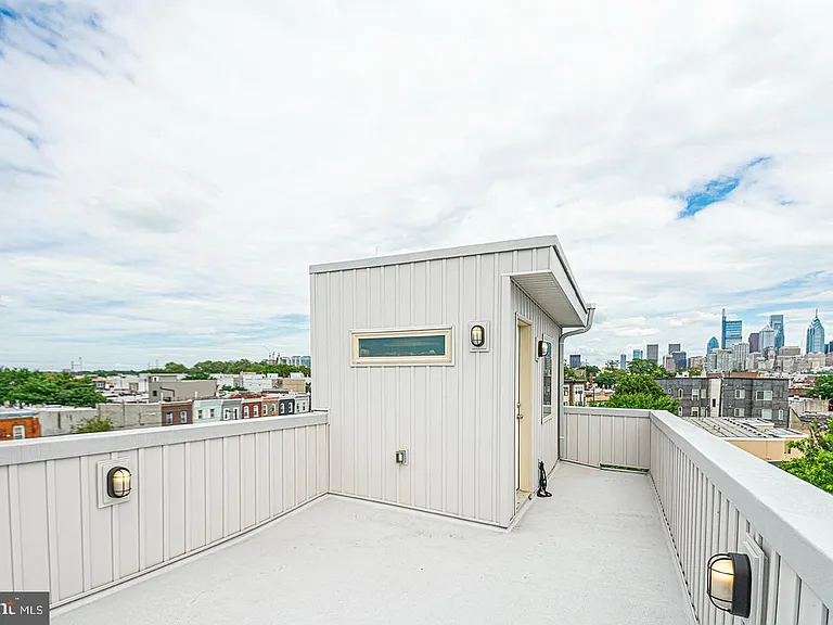 2137 Cross St — Photo 18