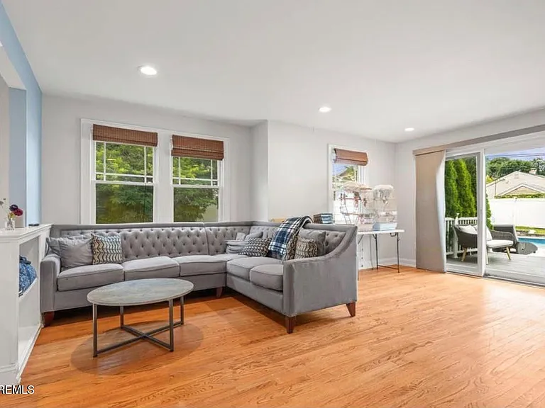 250 Alpern Ave — Photo 17
