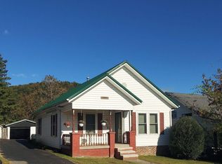 335 Cantrill St, Irvine, KY 40336