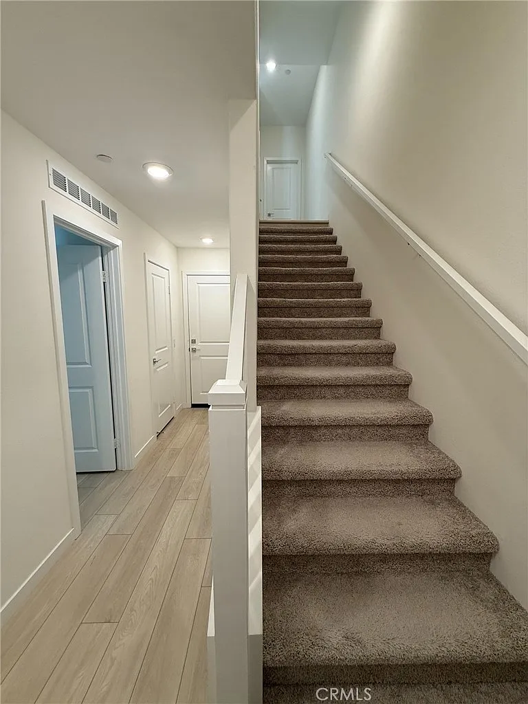 4 bed, 1670 sqft, $4,850 — Photo 3