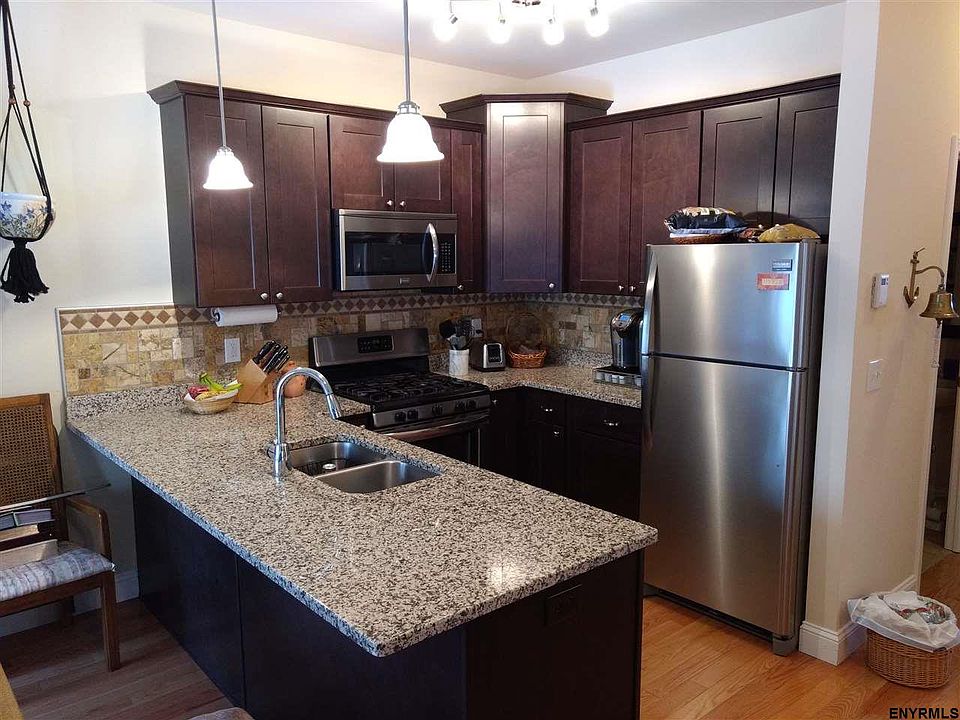 2nd image of 11 Linden Ln
