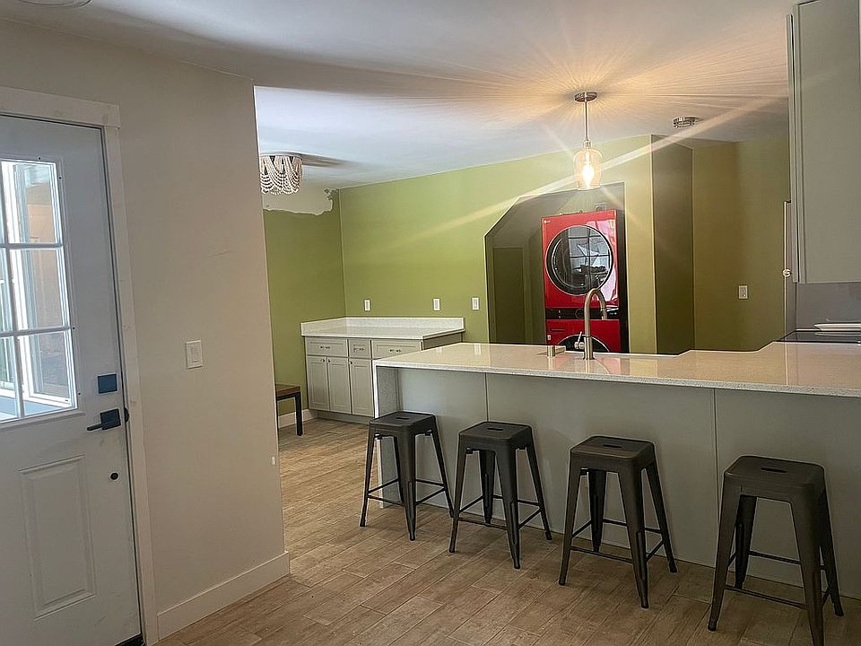 Kitchen breakfast counter