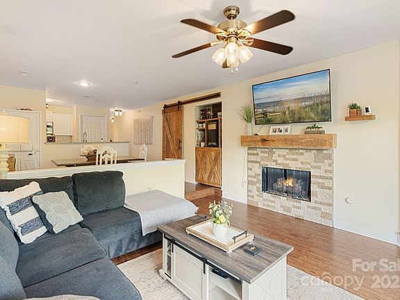 3rd image of 108 Pier 33 Dr Unit 414