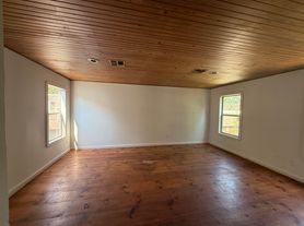 1521 Barkley St